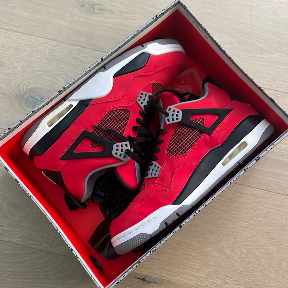 Jordan 4 Retro Toro Bravo